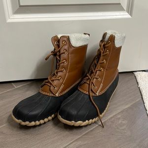 Duck boots